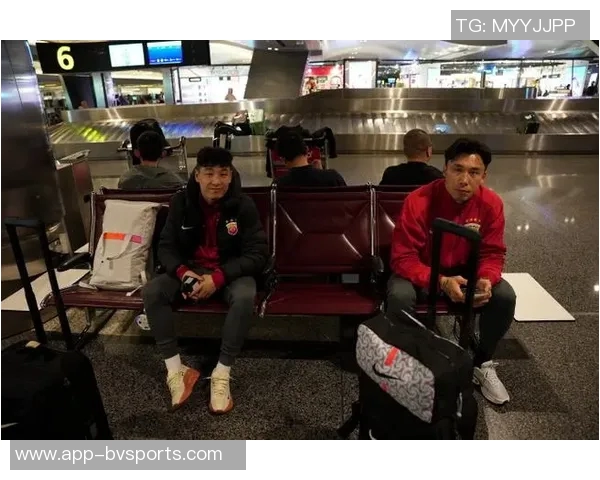 上海海港队昨晚重新集结开启为期三周的海外冬训拉练新征程